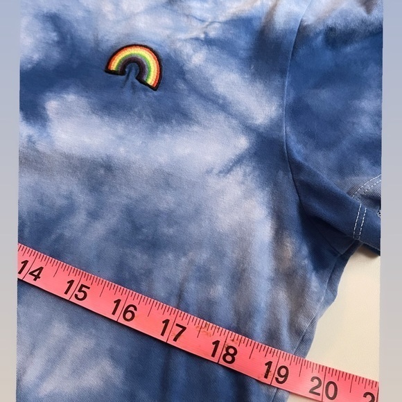 Tie‎ dye short sleeve size M crop top with small rainbow on left side - Picture 4 of 5